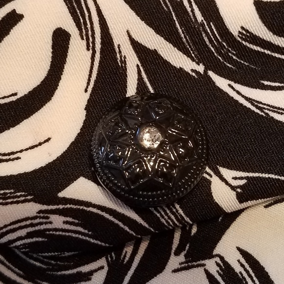 Unique black and white design jacket. - Picture 3 of 3